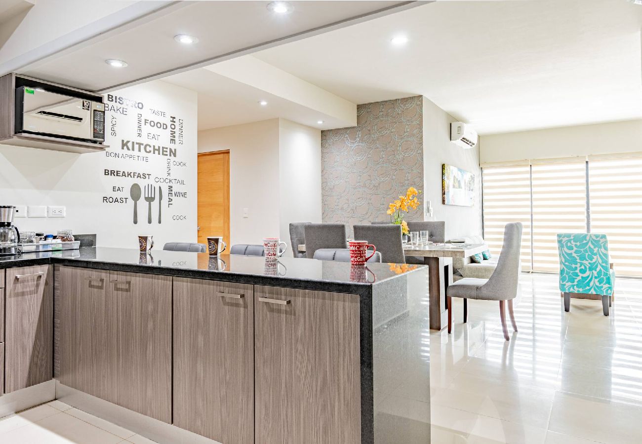 Residencial en Mazatlán - Lujoso Condominio Tiburon a 3 Cuadras de la Playa 