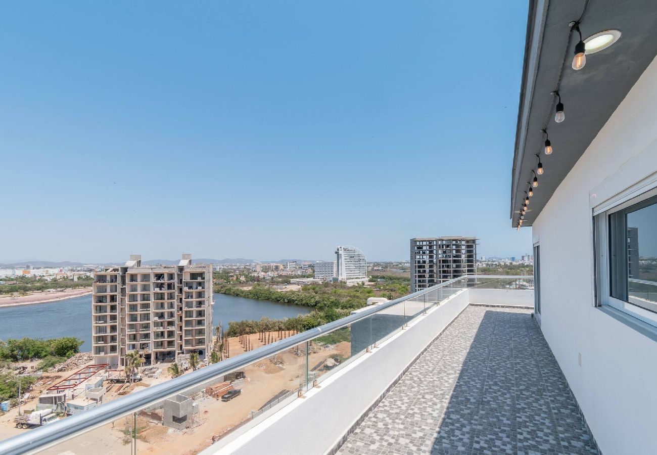 Residencial en Mazatlán - Preciosa Penthouse Con Vista Panoramica 