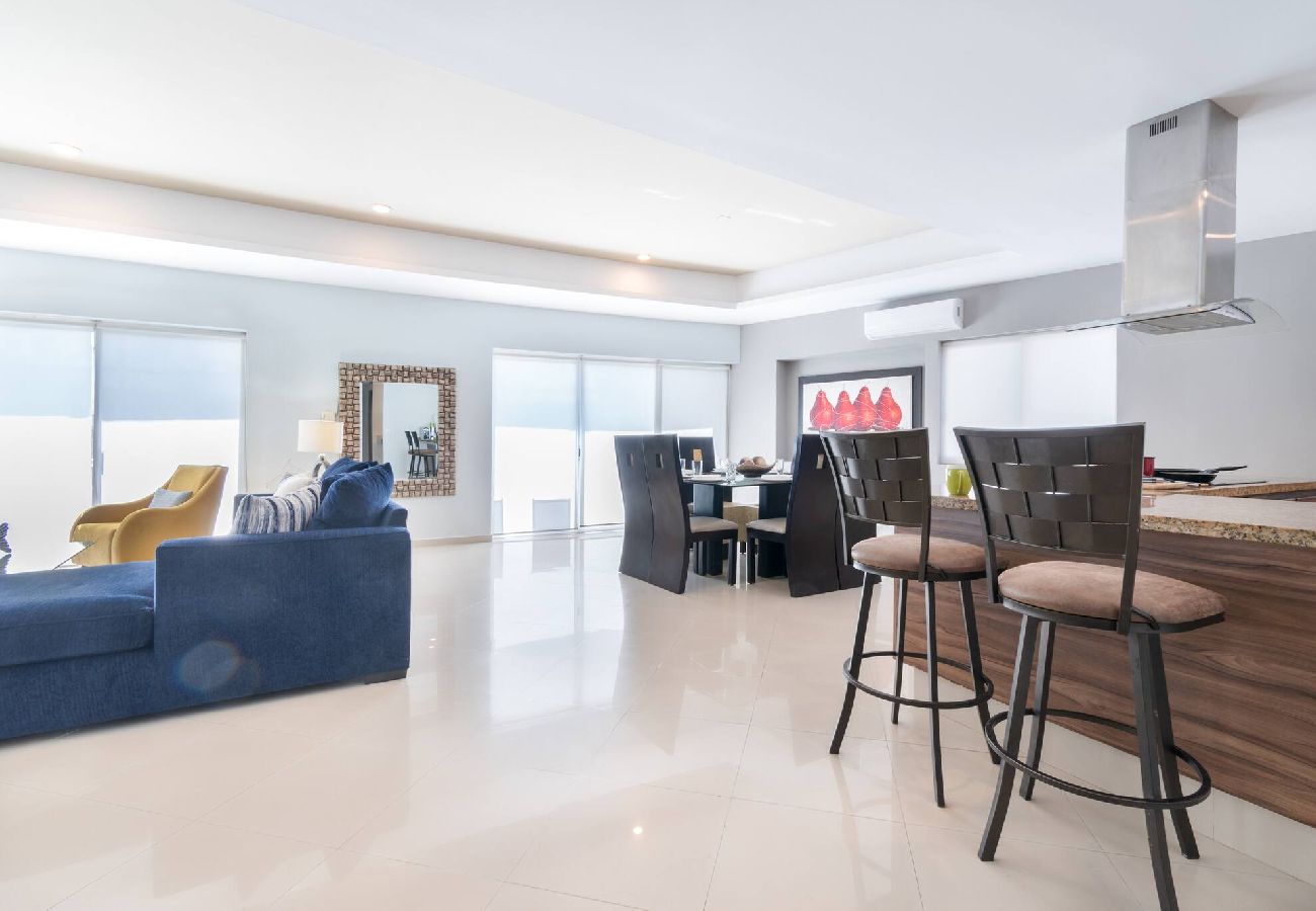 Departamento en Mazatlán - Grande Condo 1 Cuadra de Playa 