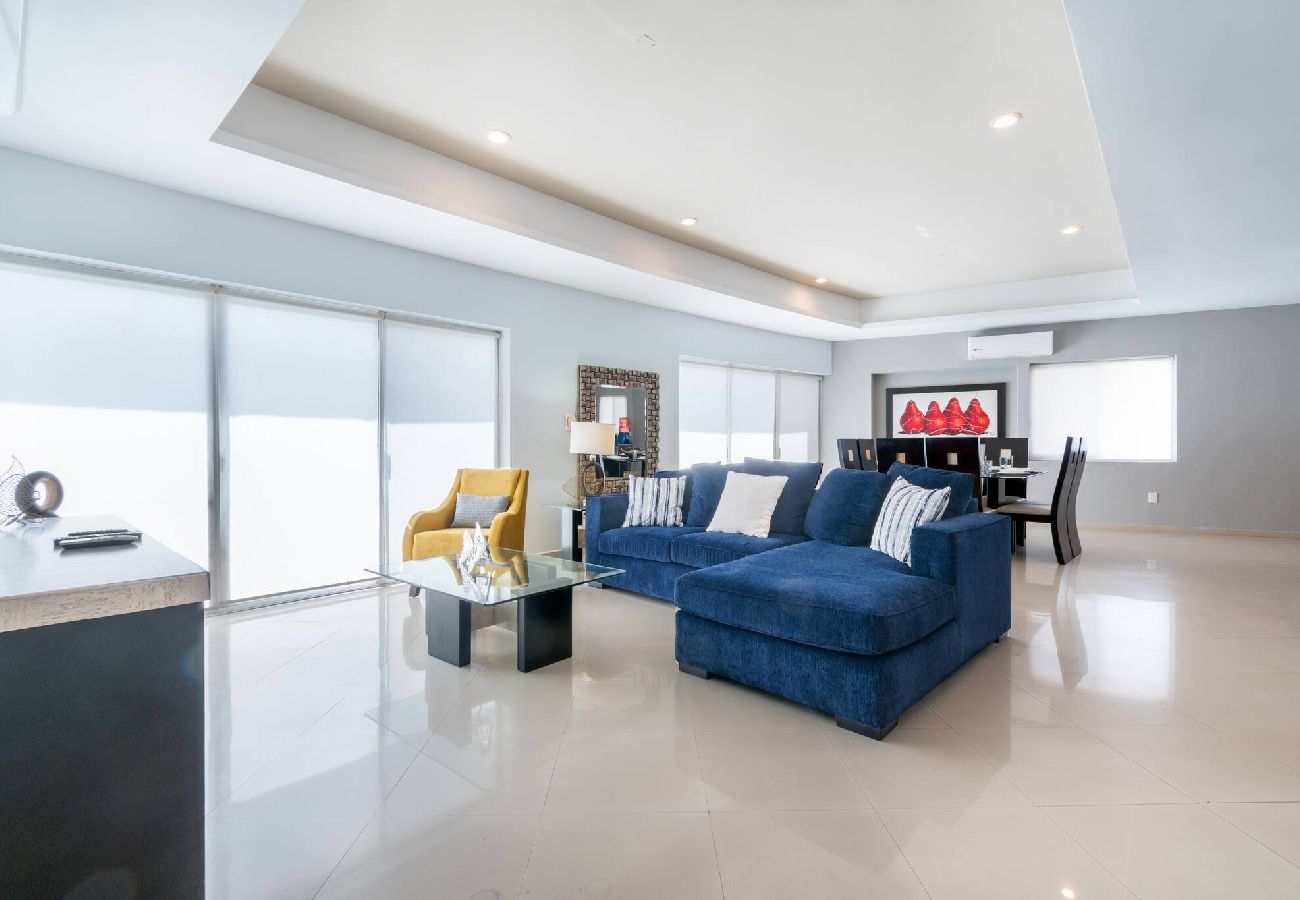 Departamento en Mazatlán - Grande Condo 1 Cuadra de Playa 