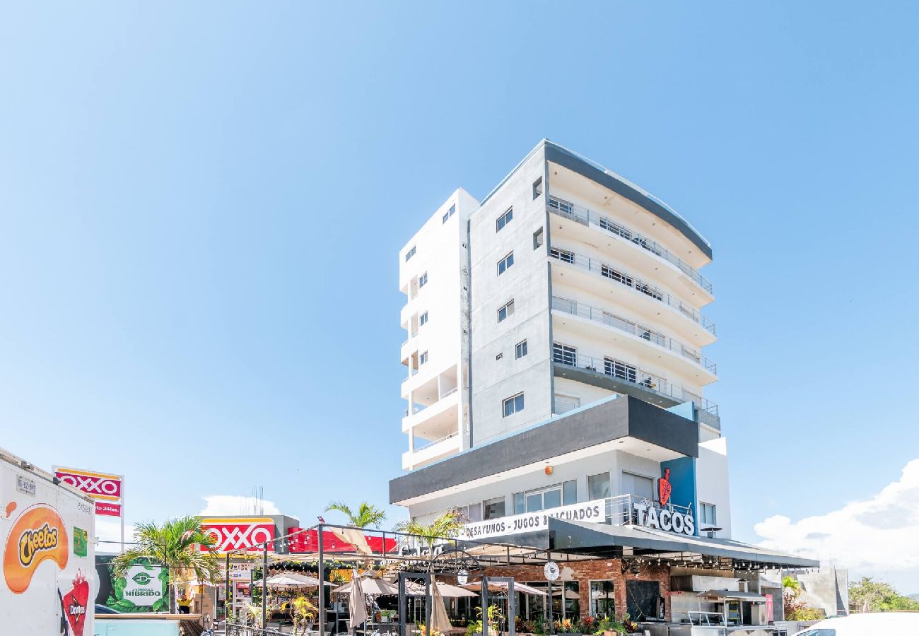 Residencial en Mazatlán - Elegante Condo a una Cuadra del Mar 
