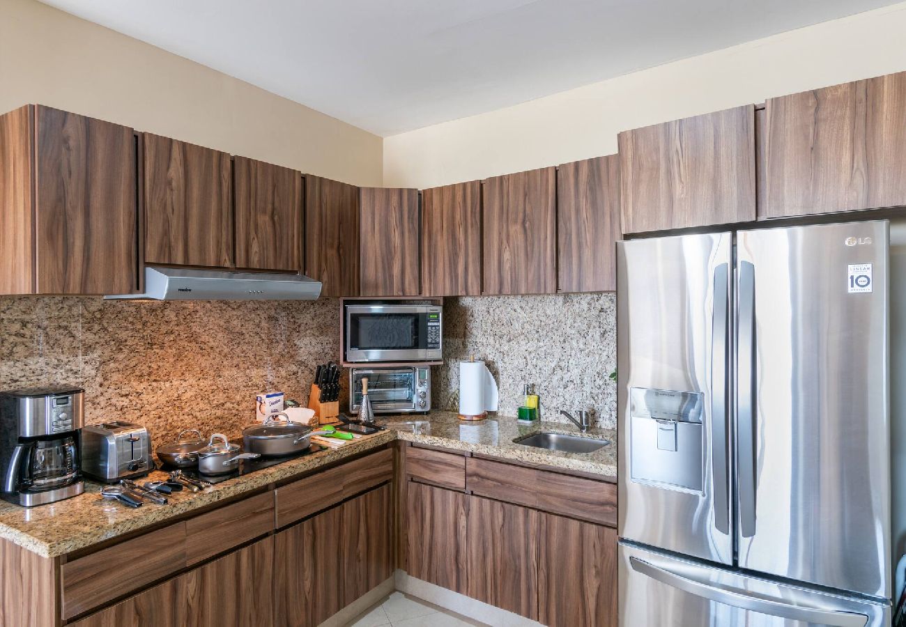 Residencial en Mazatlán - Elegante Condo a una Cuadra del Mar 