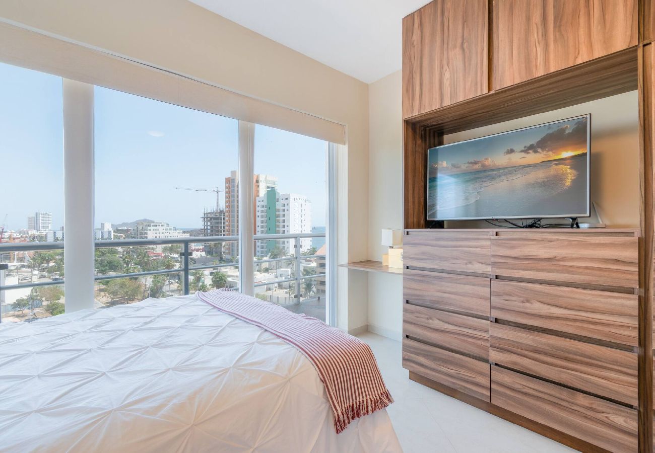Residencial en Mazatlán - Elegante Condo a una Cuadra del Mar 
