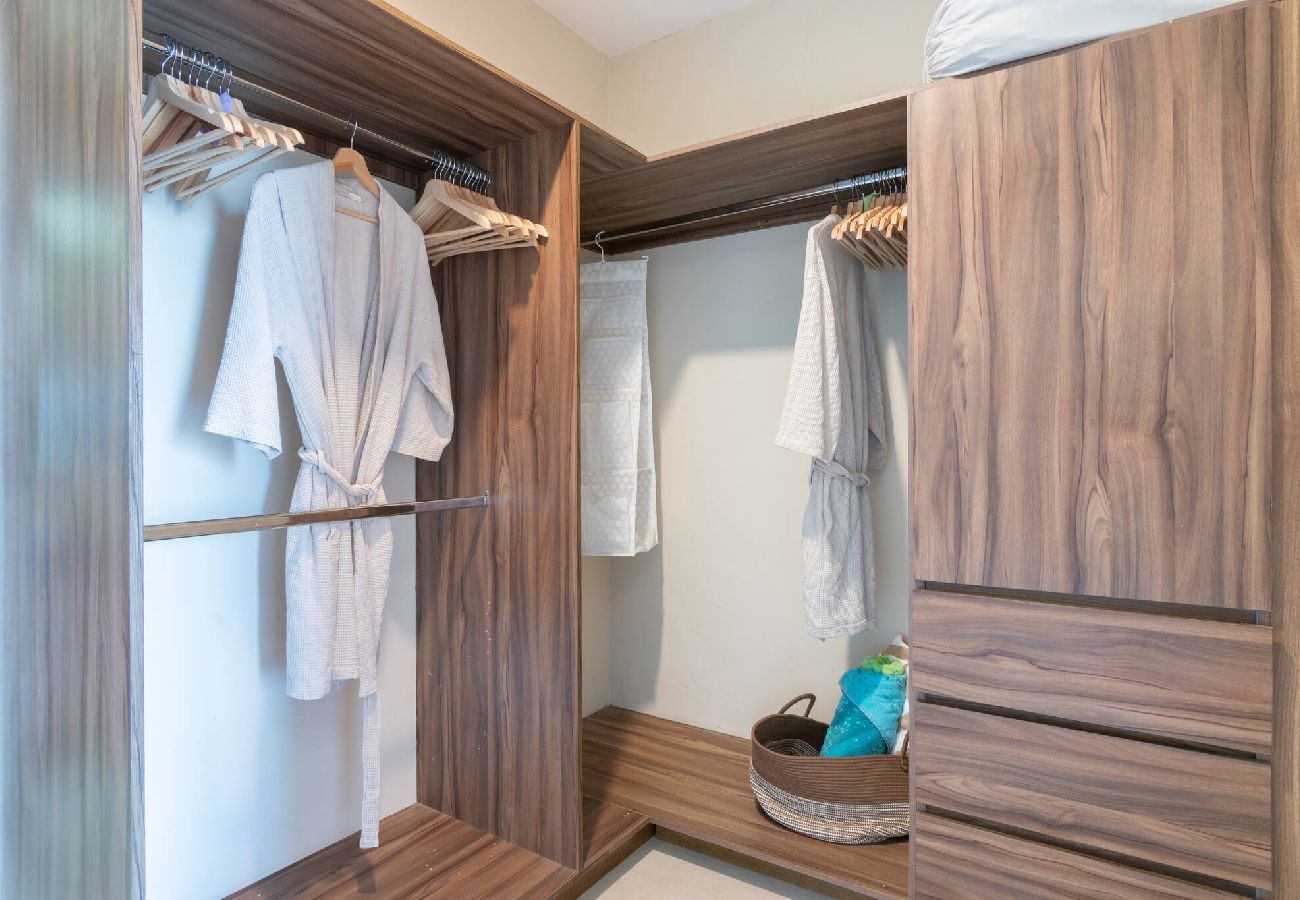Residencial en Mazatlán - Elegante Condo a una Cuadra del Mar 