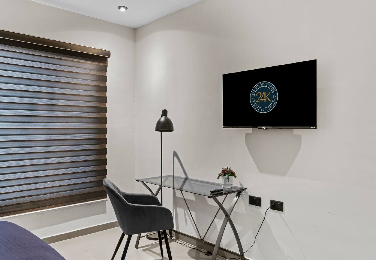 Departamento en Durango - Industrial Loft | King Bed & 2 Office Spaces 