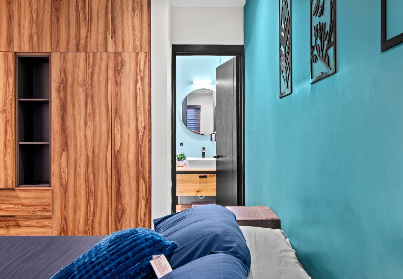 Departamento en Durango - Industrial Loft | King Bed & 2 Office Spaces 