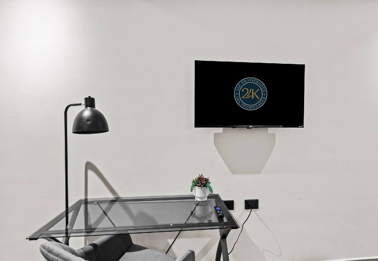 Departamento en Durango - Industrial Loft | King Bed & 2 Office Spaces 