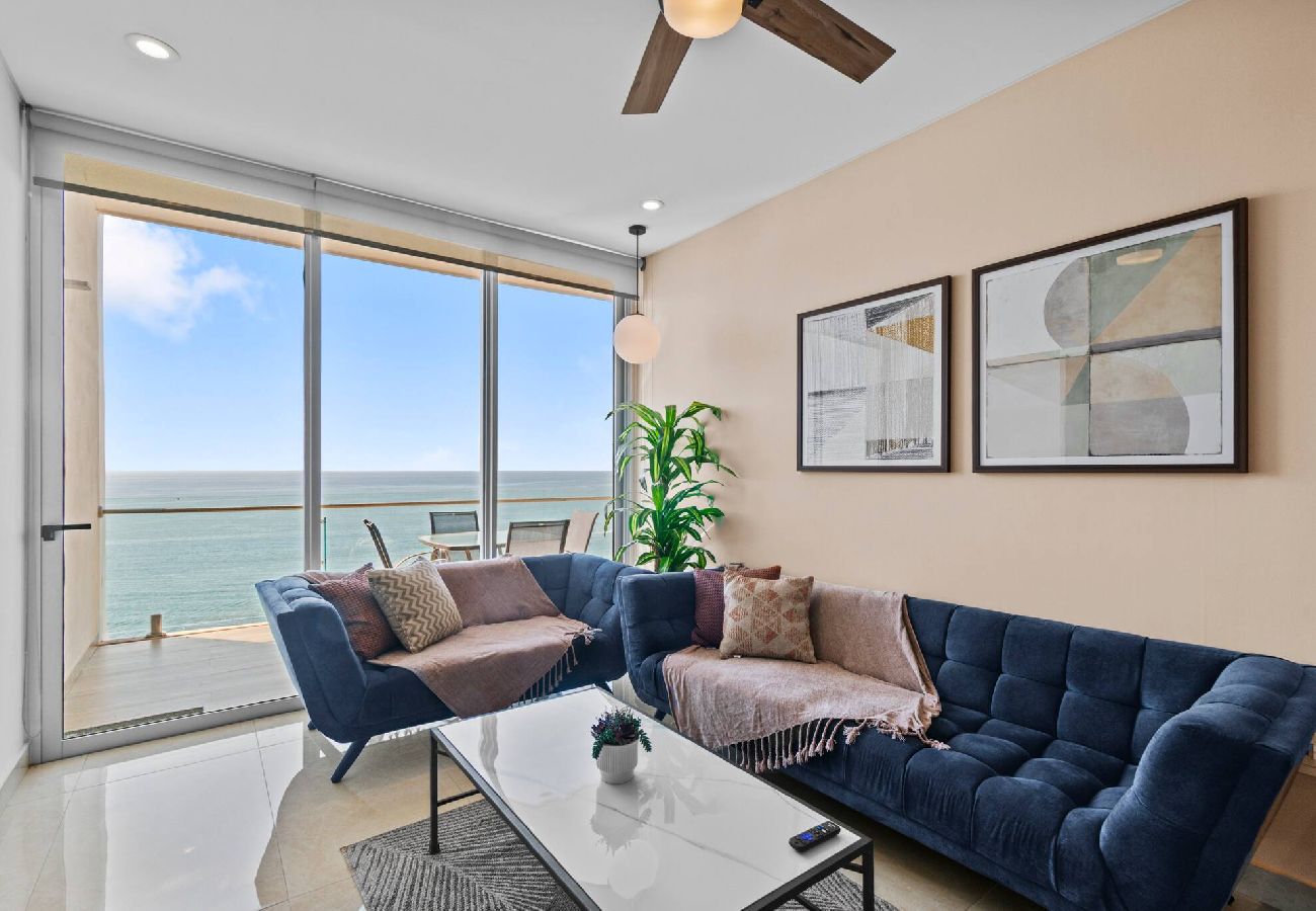 Departamento en Mazatlán - 15th Floor Camino al Mar | Beach Front | King Bed 
