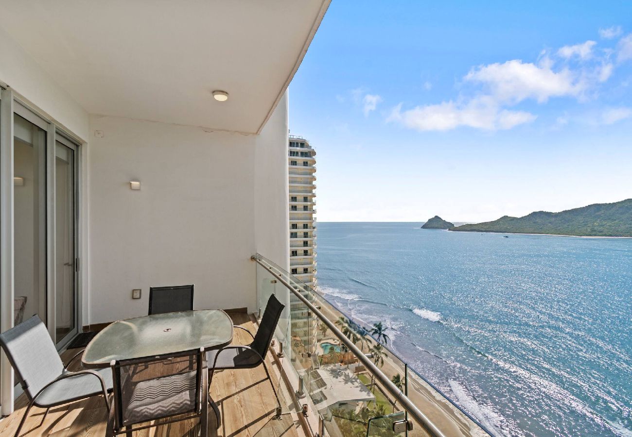 Departamento en Mazatlán - 15th Floor Camino al Mar | Beach Front | King Bed 