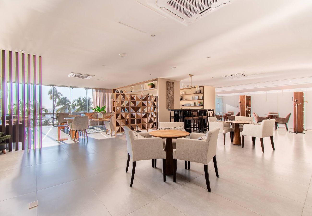 Departamento en Mazatlán - 15th Floor Camino al Mar | Beach Front | King Bed 