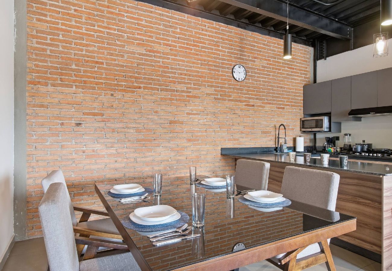 Departamento en Durango - Industrial Loft | 2 Queen Beds & Terrace 