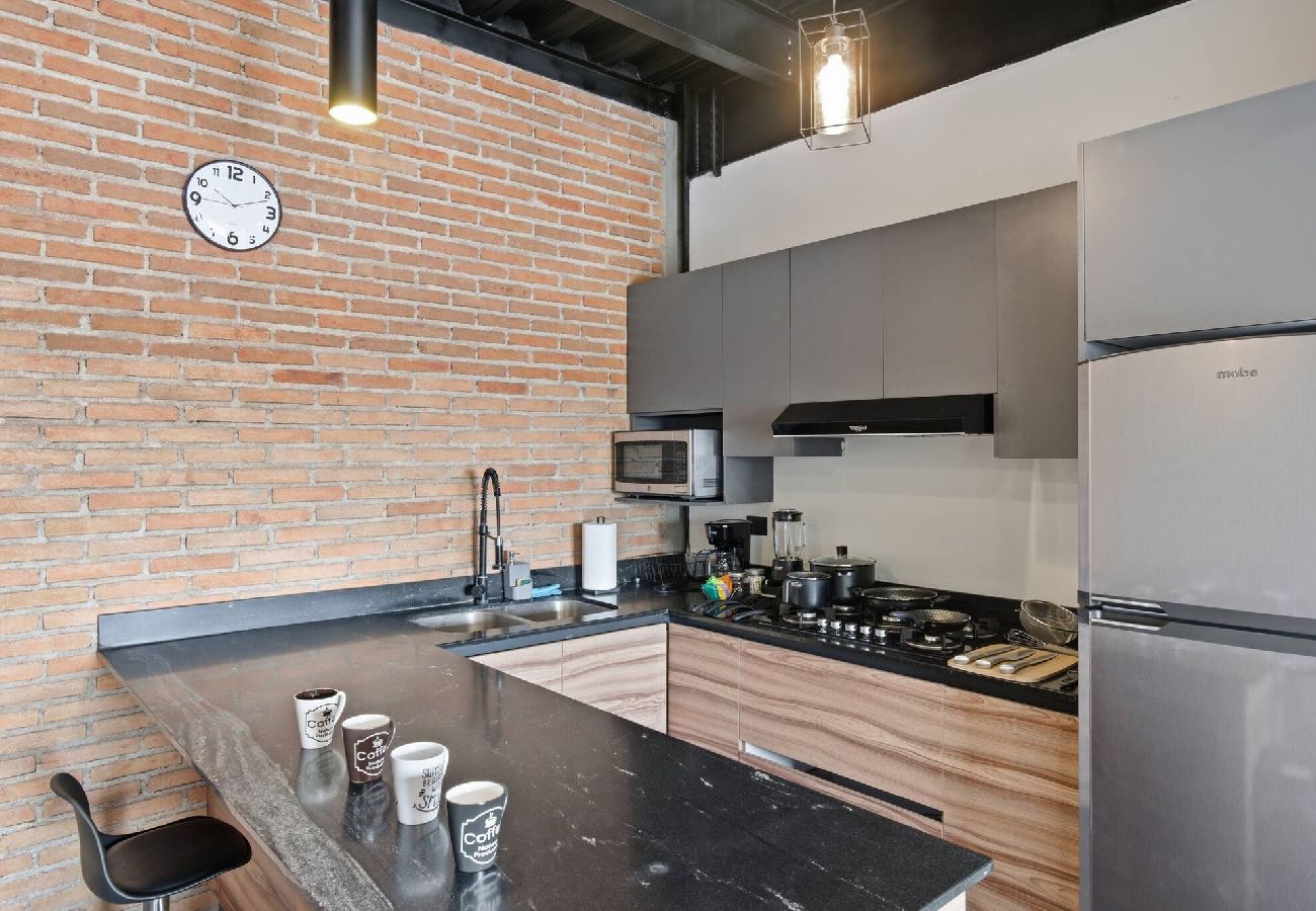 Departamento en Durango - Industrial Loft | 2 Queen Beds & Terrace 