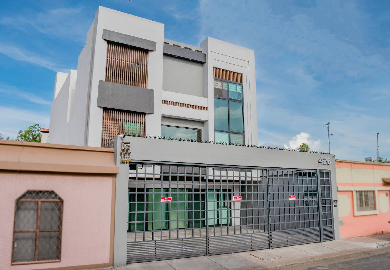 Departamento en Durango - Red Vibe Music Decor | King Bed + Parking + Office 