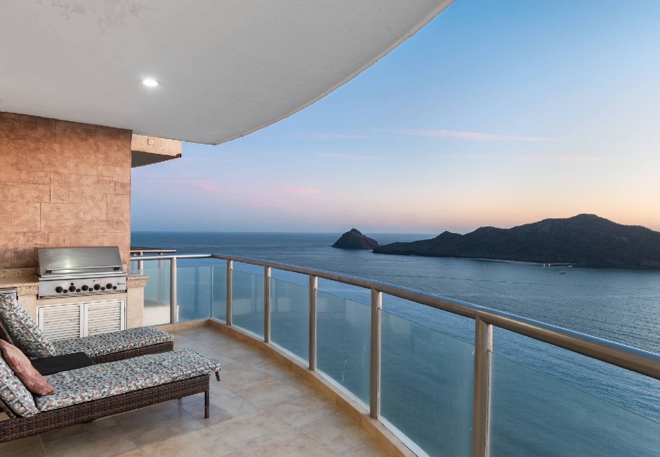 Departamento en Mazatlán - Hermosa Vista en Piso 23 a Pie de Playa 