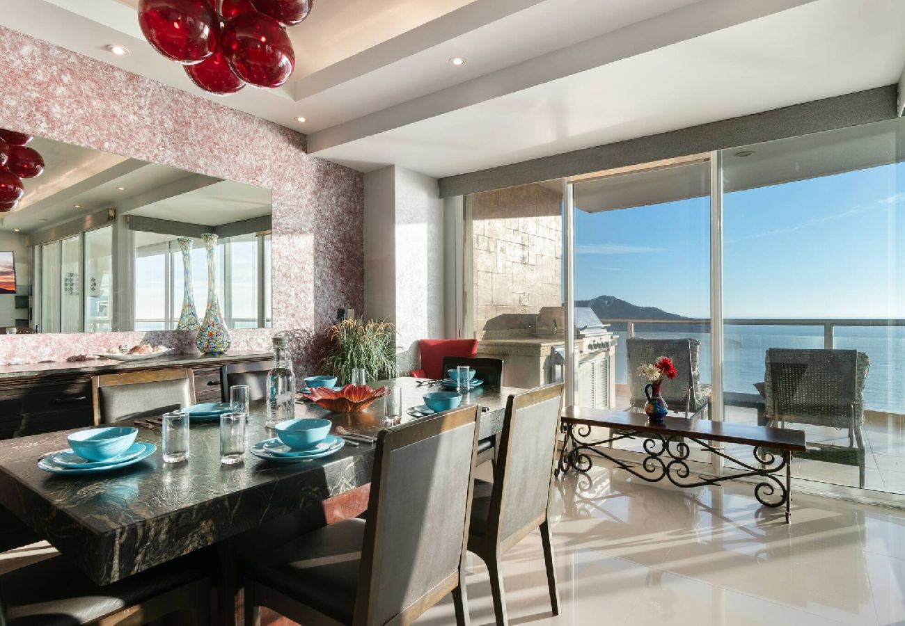 Departamento en Mazatlán - Hermosa Vista en Piso 23 a Pie de Playa 