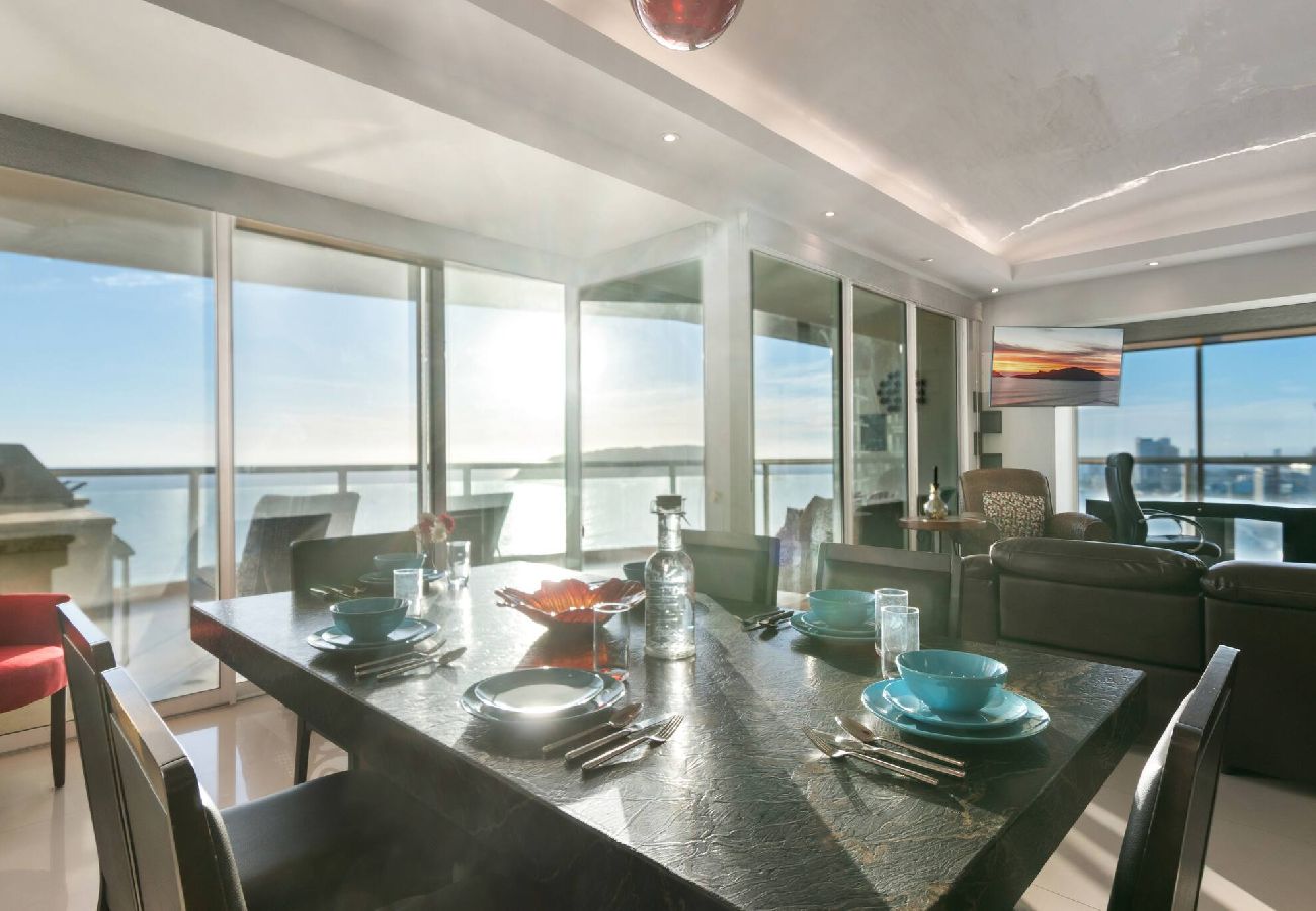 Departamento en Mazatlán - Hermosa Vista en Piso 23 a Pie de Playa 