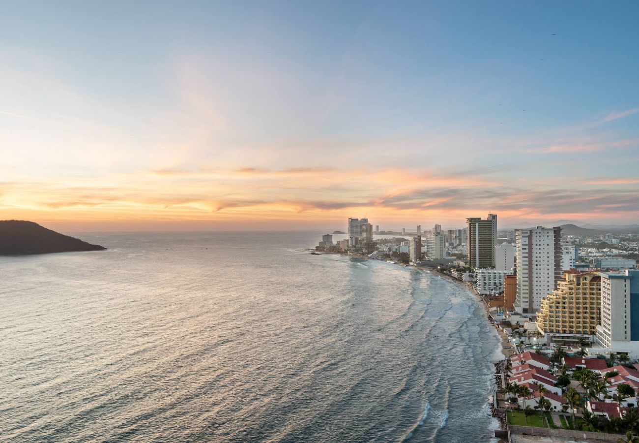 Departamento en Mazatlán - Hermosa Vista en Piso 23 a Pie de Playa 