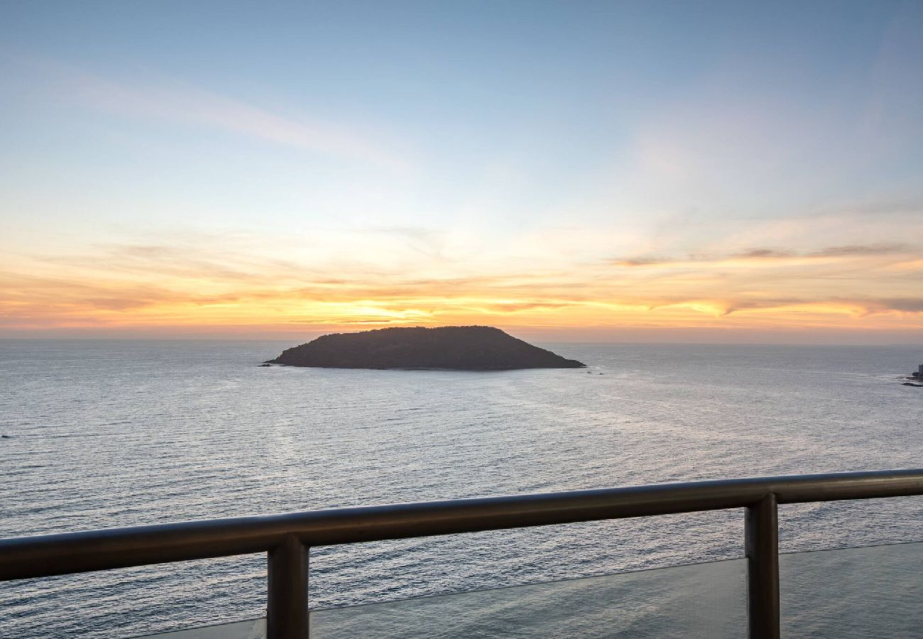 Departamento en Mazatlán - Hermosa Vista en Piso 23 a Pie de Playa 