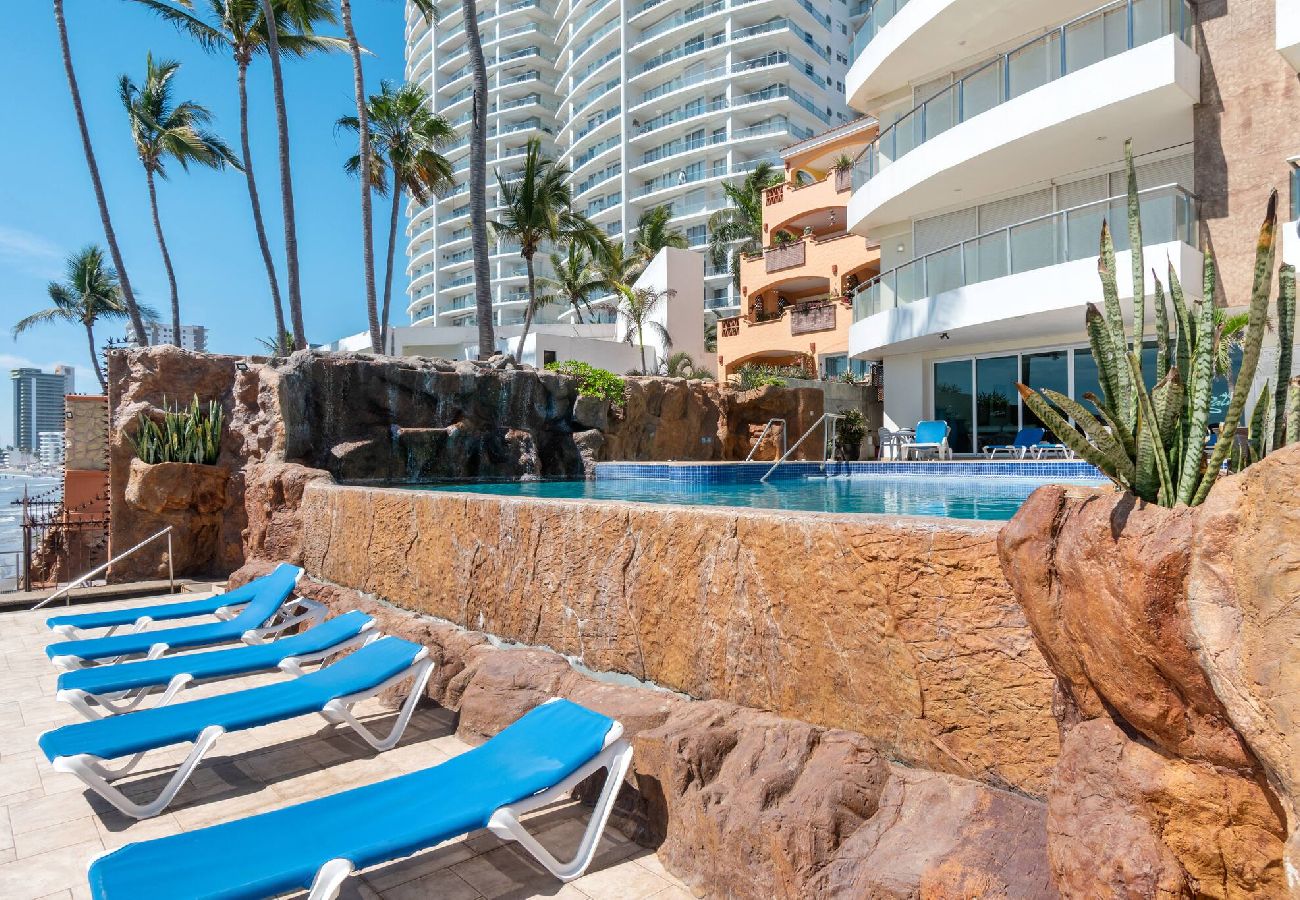 Departamento en Mazatlán - Hermosa Vista en Piso 23 a Pie de Playa 