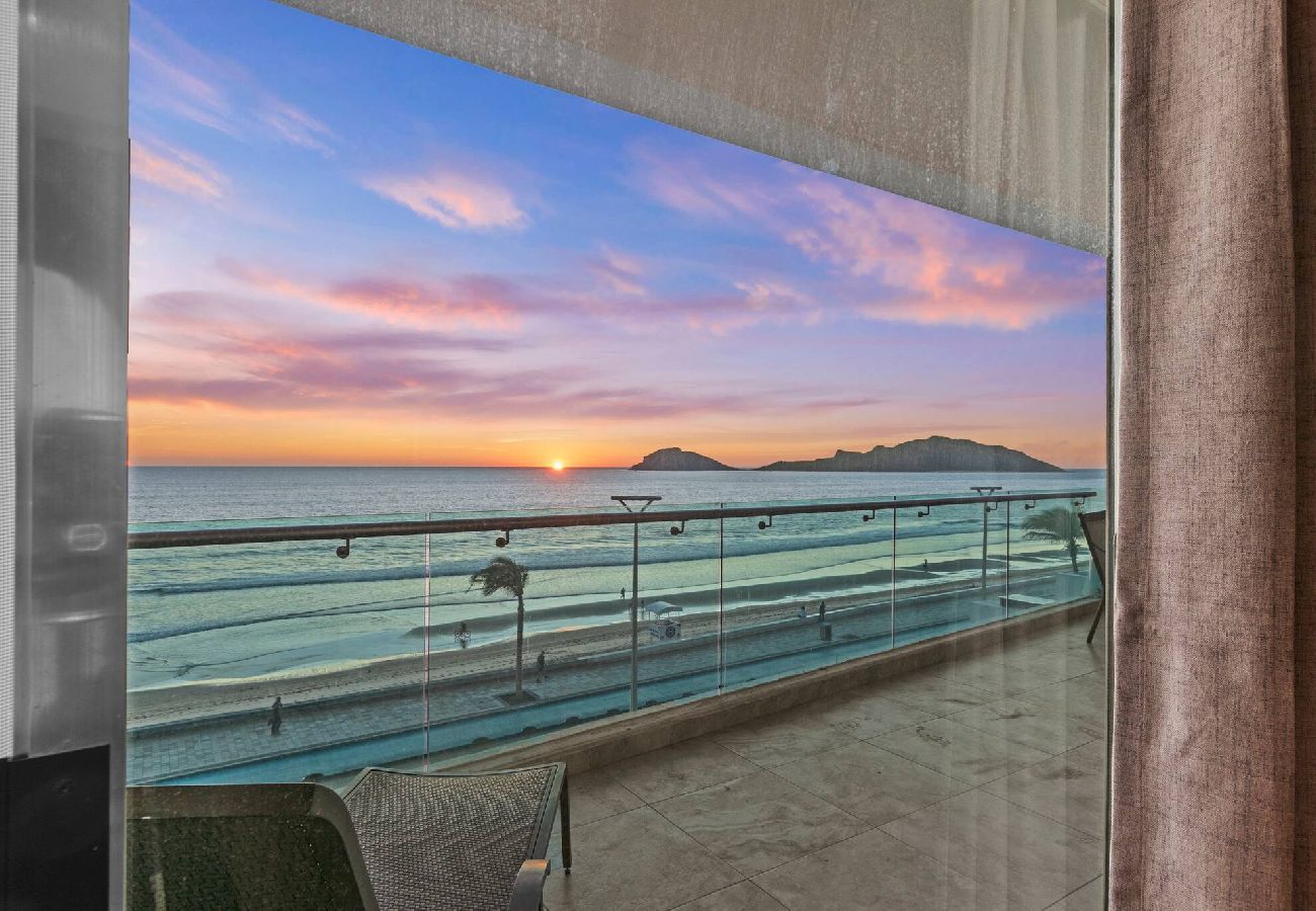 Departamento en Mazatlán - Vista al mar | Malecón | Cama King | Balcón Grande 