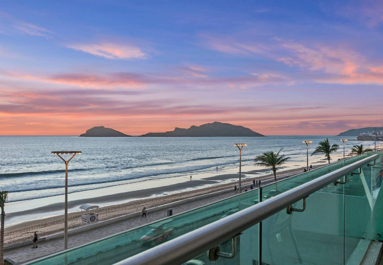 Departamento en Mazatlán - Vista al mar | Malecón | Cama King | Balcón Grande 