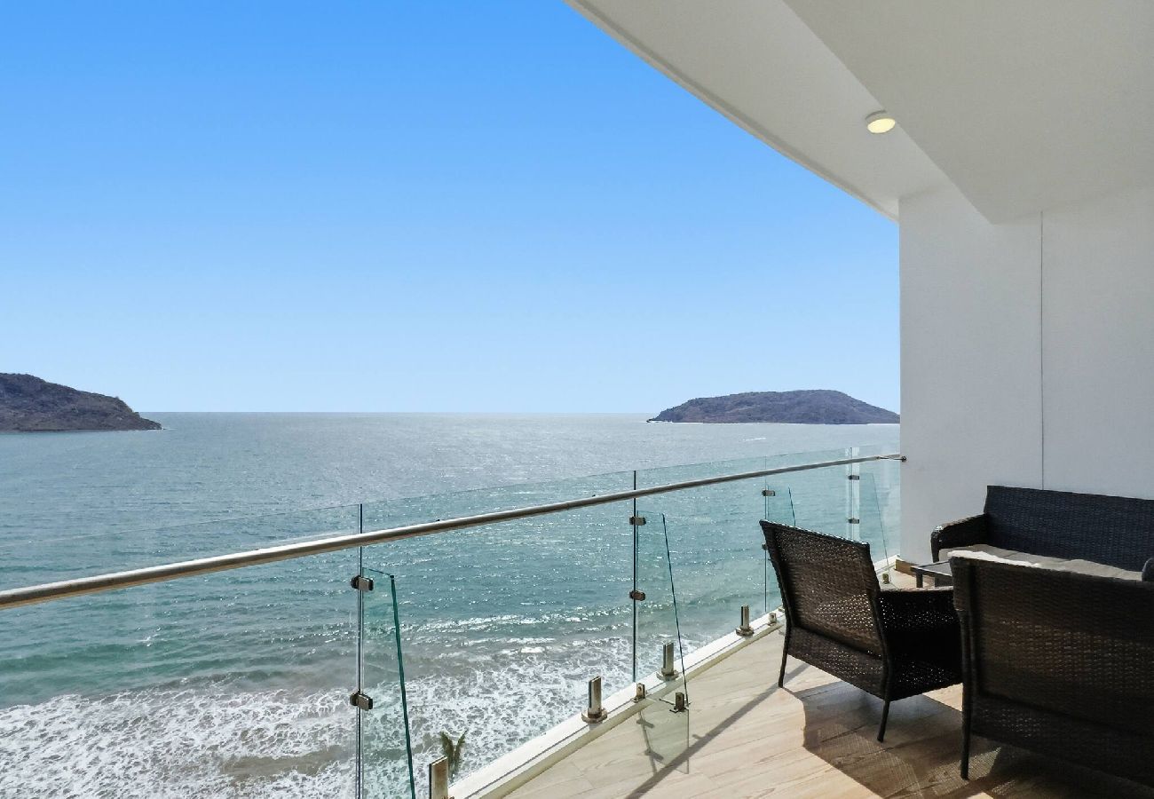 Departamento en Mazatlán - 9th Floor Camino al Mar | 3 King & Beach Access 