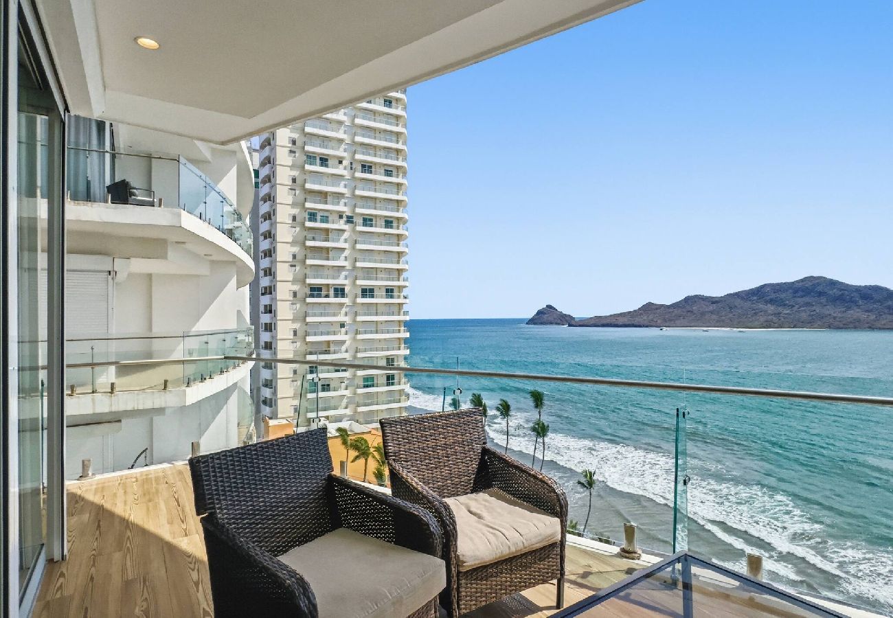 Departamento en Mazatlán - 9th Floor Camino al Mar | 3 King & Beach Access 