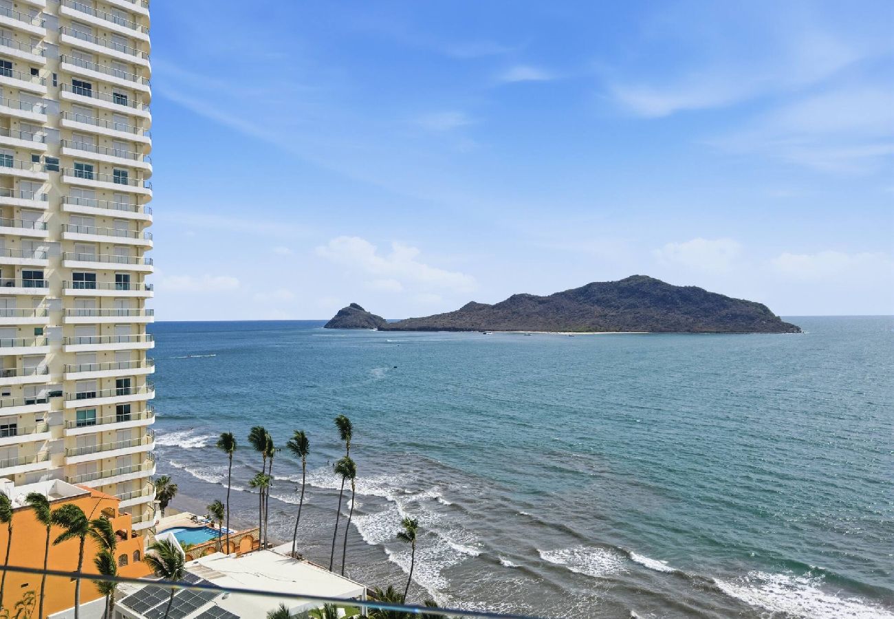Departamento en Mazatlán - 9th Floor Camino al Mar | 3 King & Beach Access 