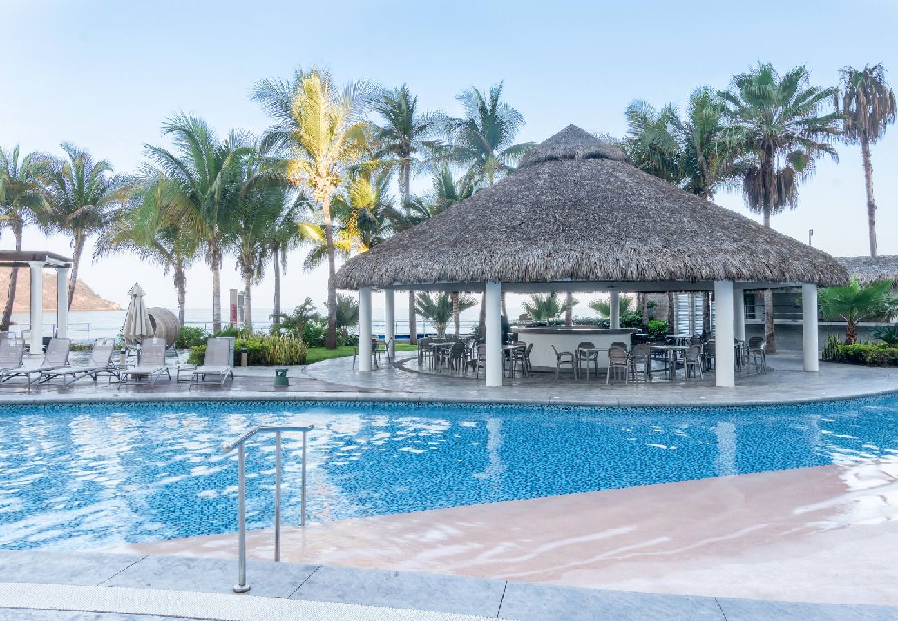 Departamento en Mazatlán - 9th Floor Camino al Mar | 3 King & Beach Access 