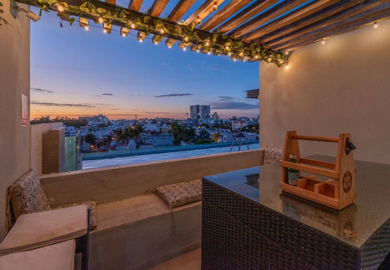 Apartment in Mazatlán - Penthouse Con Terraza en Zona Dorada 