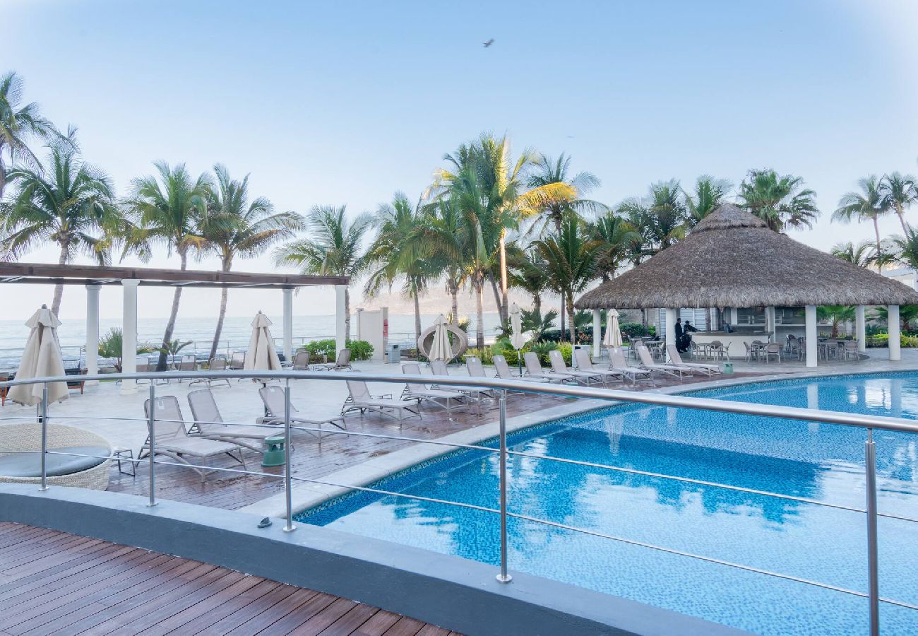 Apartment in Mazatlán - Hermoso Condo al Pie de la Playa 