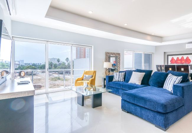Apartment in Mazatlán - Grande Condo 1 Cuadra de Playa 