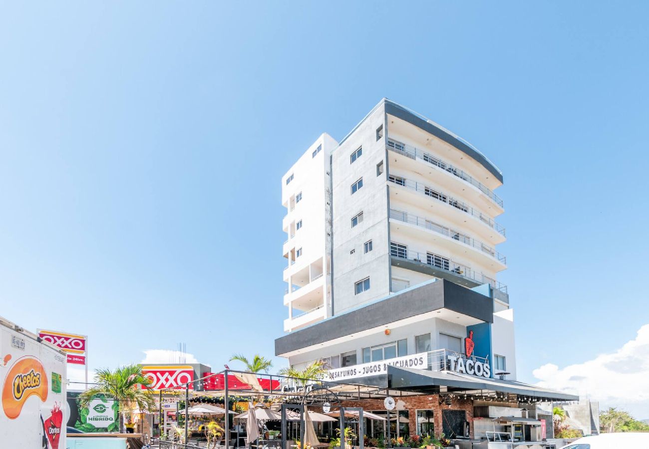 Apartment in Mazatlán - Grande Condo 1 Cuadra de Playa 