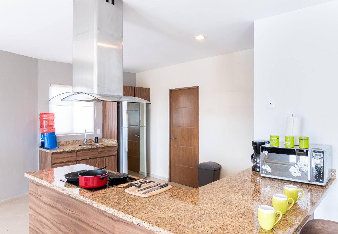 Apartment in Mazatlán - Grande Condo 1 Cuadra de Playa 