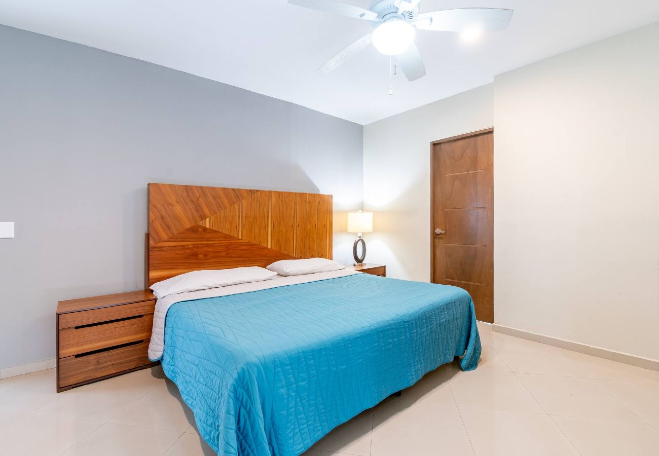 Apartment in Mazatlán - Grande Condo 1 Cuadra de Playa 