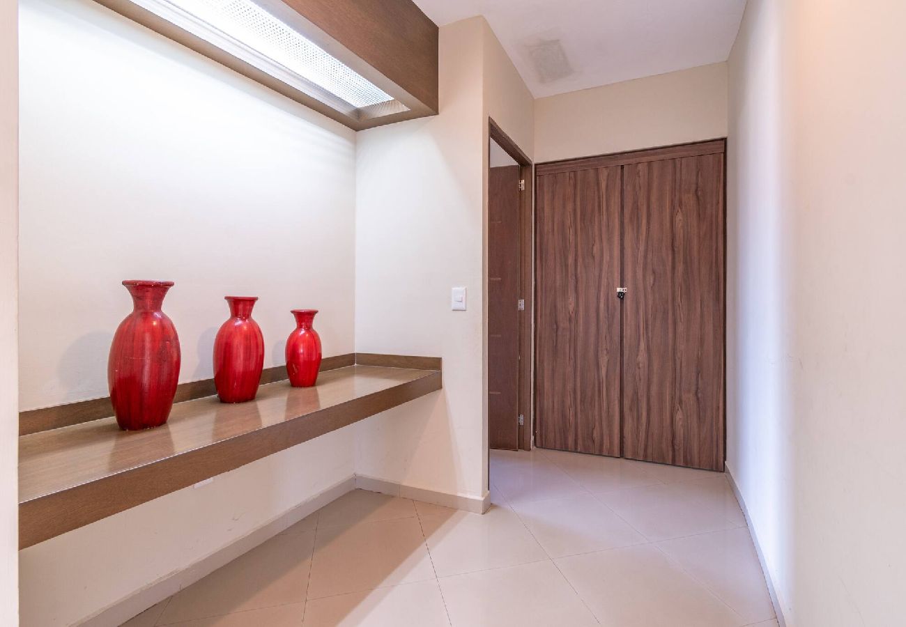 Apartment in Mazatlán - Grande Condo 1 Cuadra de Playa 