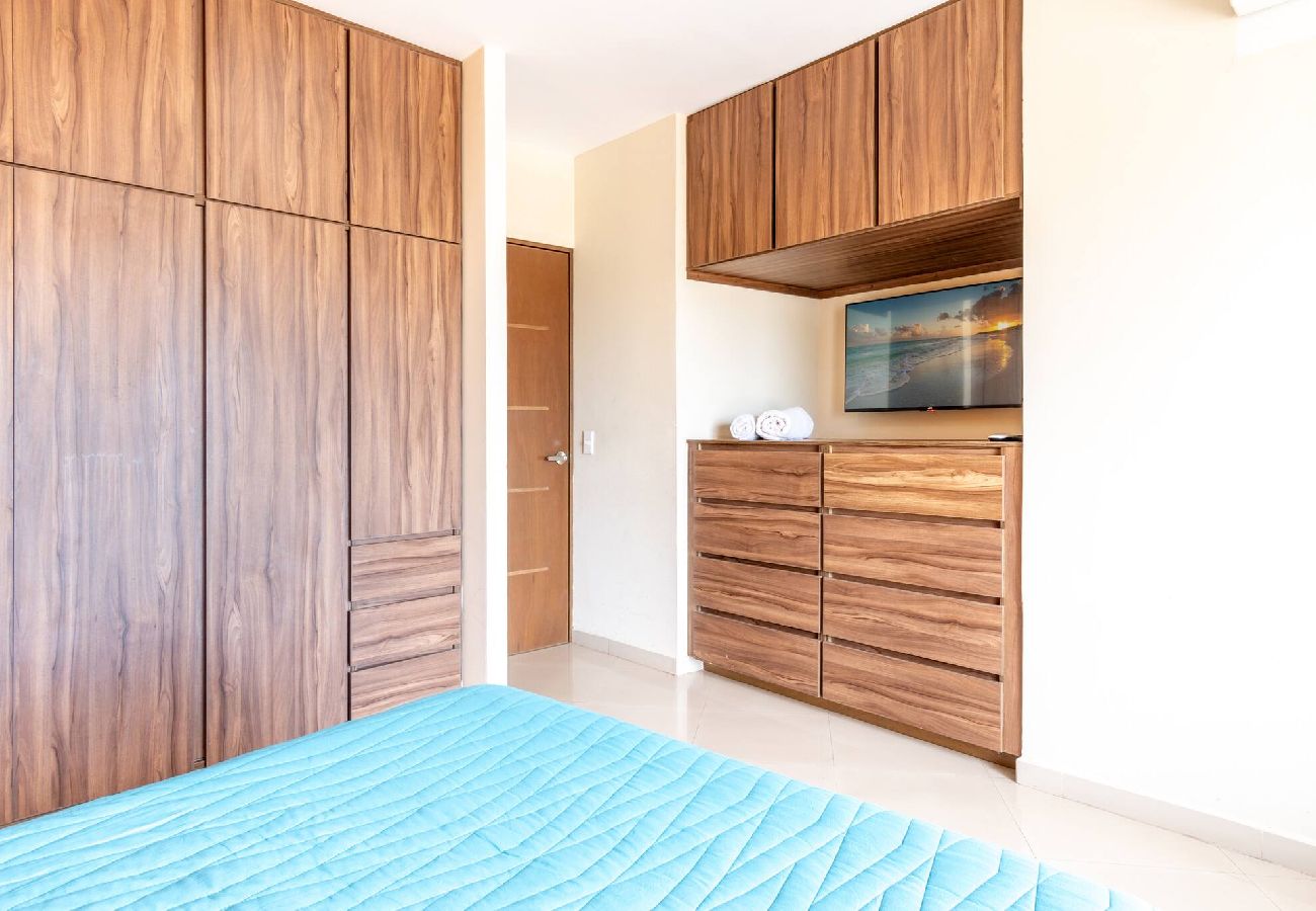 Apartment in Mazatlán - Grande Condo 1 Cuadra de Playa 