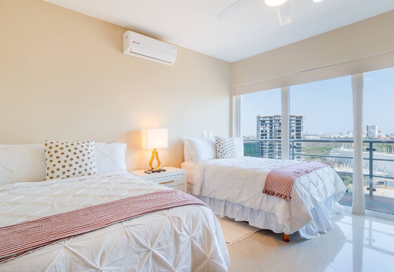 Condominium in Mazatlán - Elegante Condo a una Cuadra del Mar 