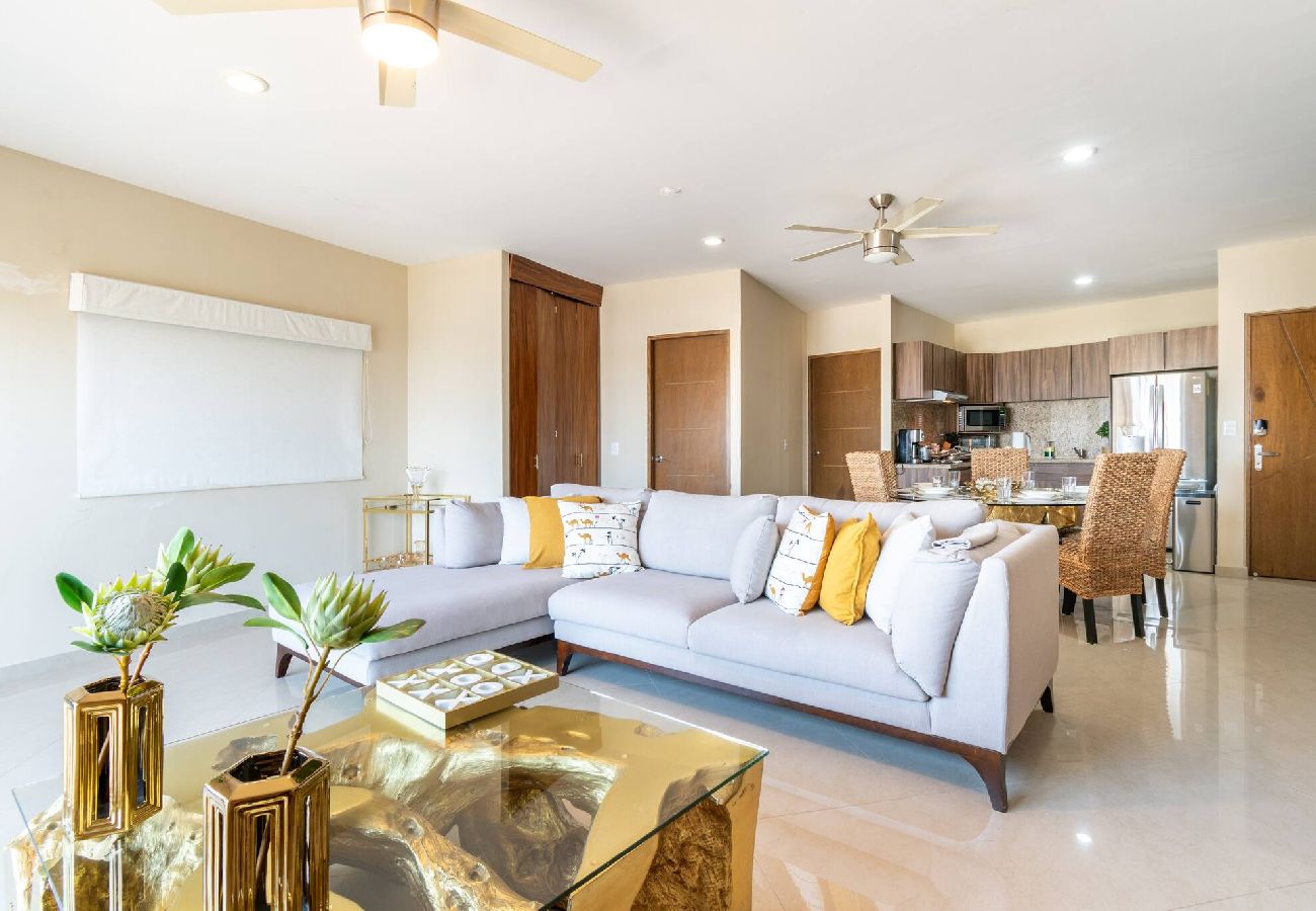 Condominium in Mazatlán - Elegante Condo a una Cuadra del Mar 