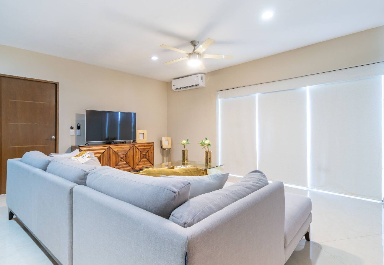 Condominium in Mazatlán - Elegante Condo a una Cuadra del Mar 