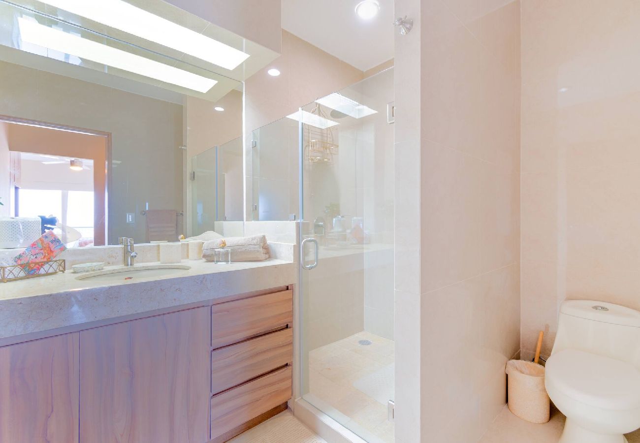 Condominium in Mazatlán - Elegante Condo a una Cuadra del Mar 