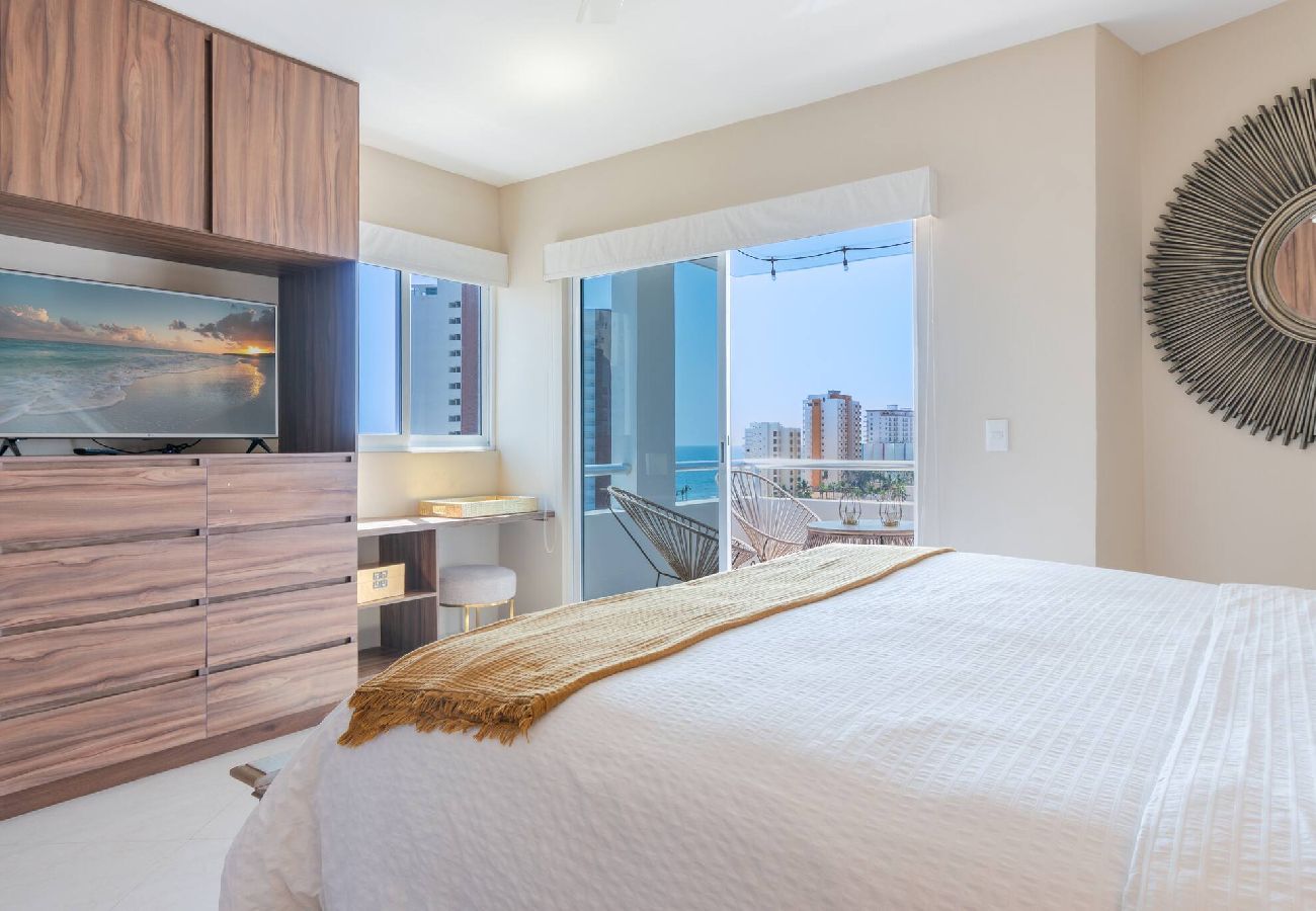 Condominium in Mazatlán - Elegante Condo a una Cuadra del Mar 