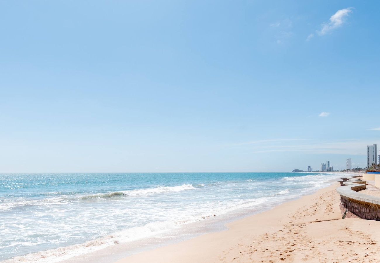 Apartment in Mazatlán - Lujo en las Alturas: Dpto en Zona Tranquila 