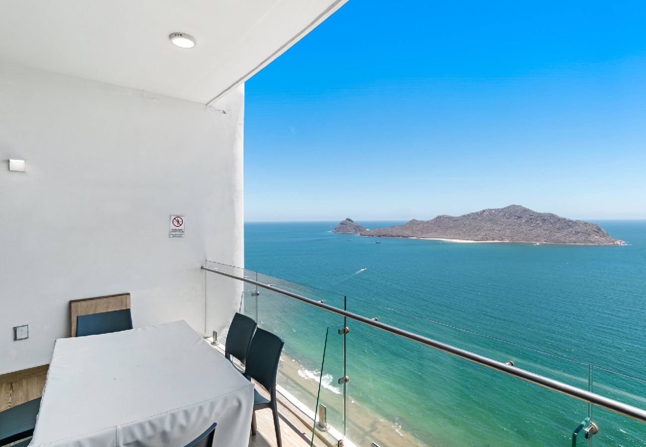 Apartment in Mazatlán - Hermosa Vista En Piso 23 En Camino Al Mar 