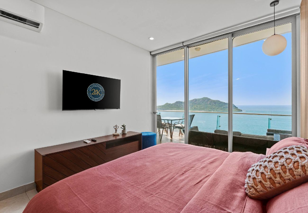 Apartment in Mazatlán - 15th Floor Camino al Mar | Beach Front | King Bed 