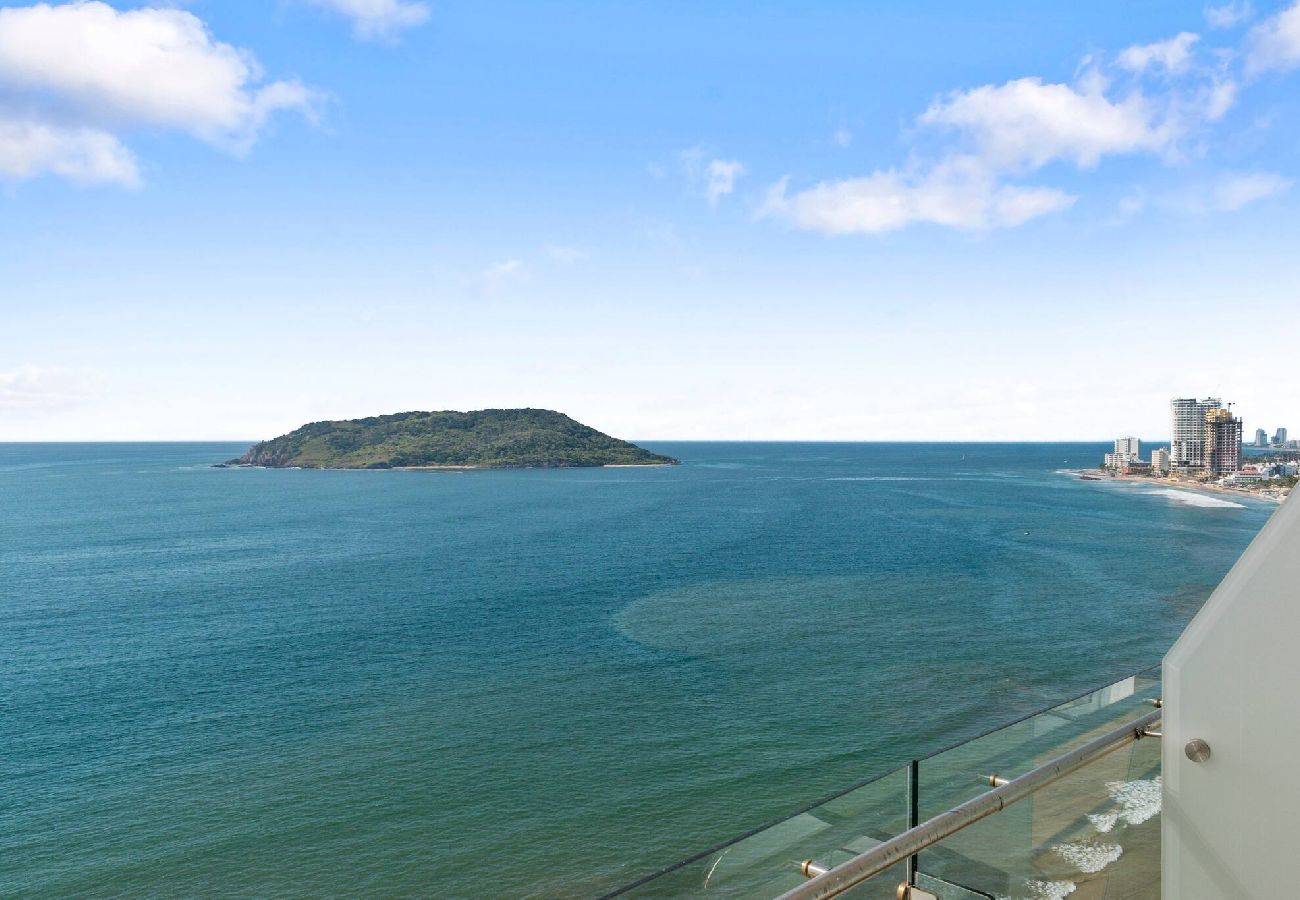 Apartment in Mazatlán - 15th Floor Camino al Mar | Beach Front | King Bed 