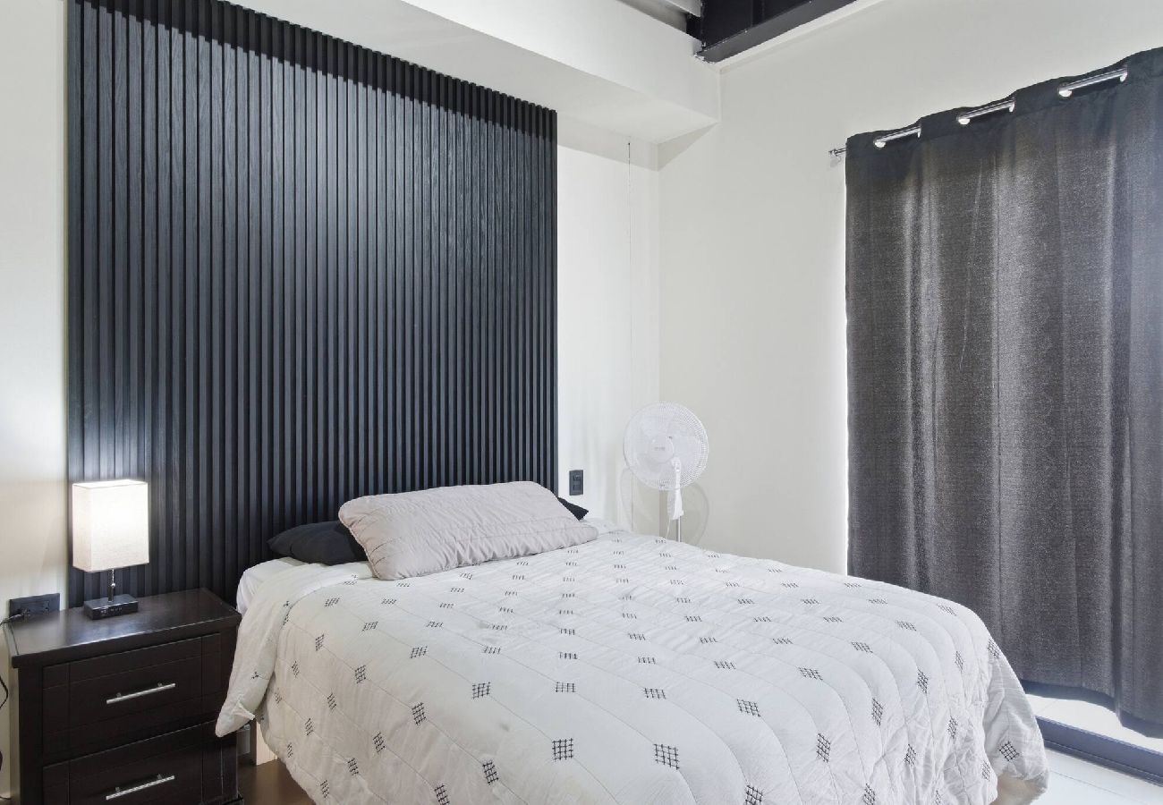 Apartment in Durango - Industrial Loft | 2 Queen Beds & Terrace 