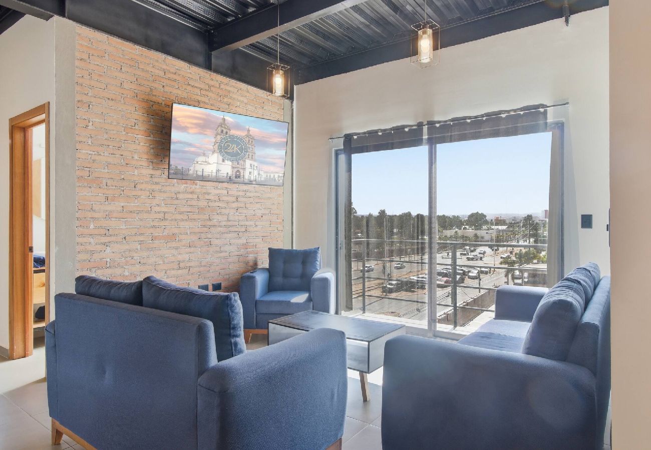 Apartment in Durango - Industrial Loft | 2 Queen Beds & Terrace 