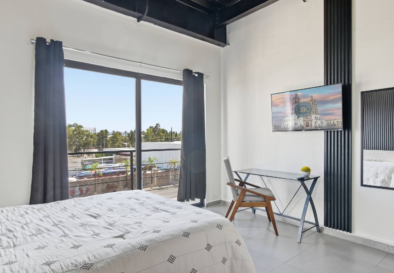 Apartment in Durango - Industrial Loft | 2 Queen Beds & Terrace 