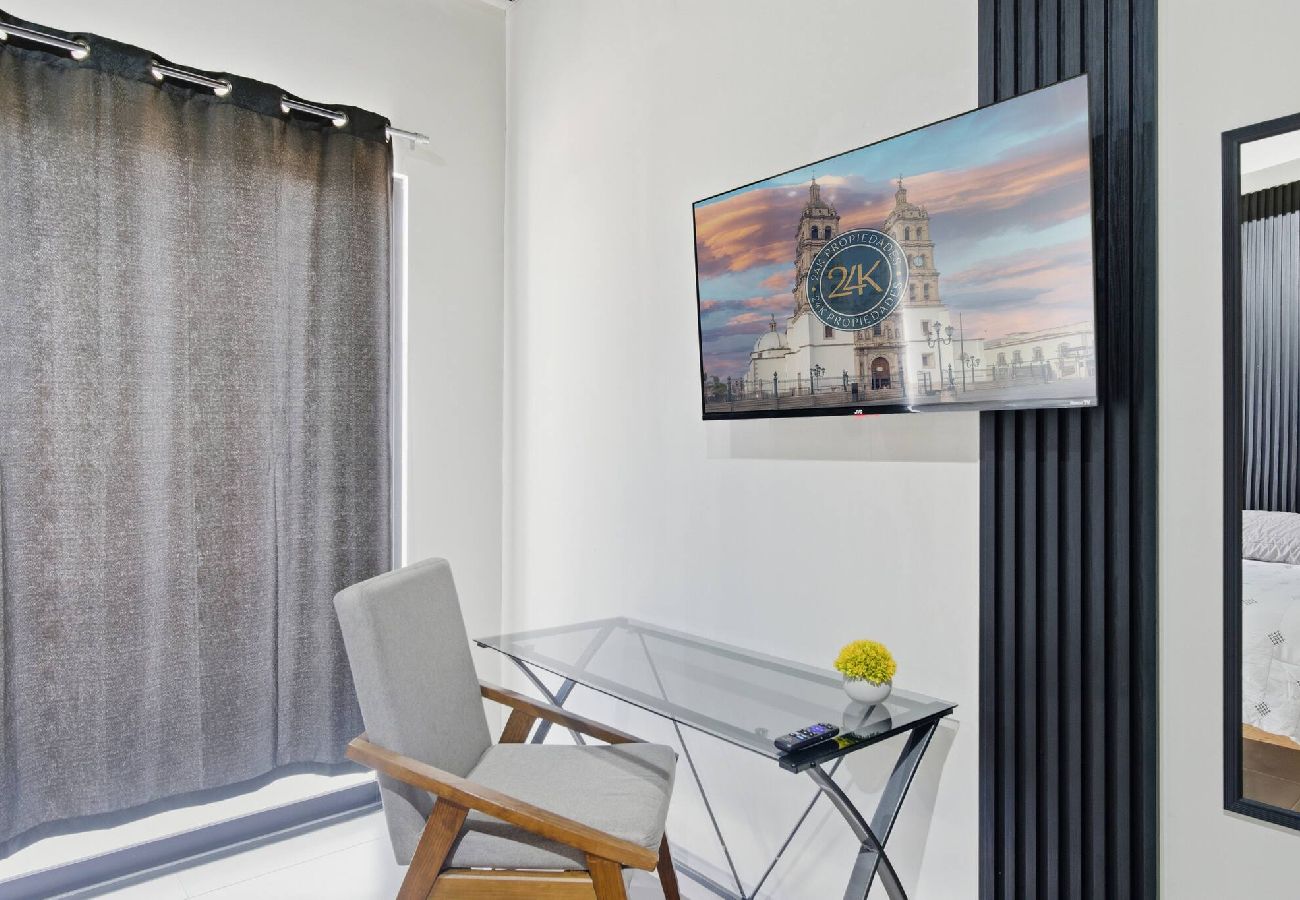 Apartment in Durango - Industrial Loft | 2 Queen Beds & Terrace 